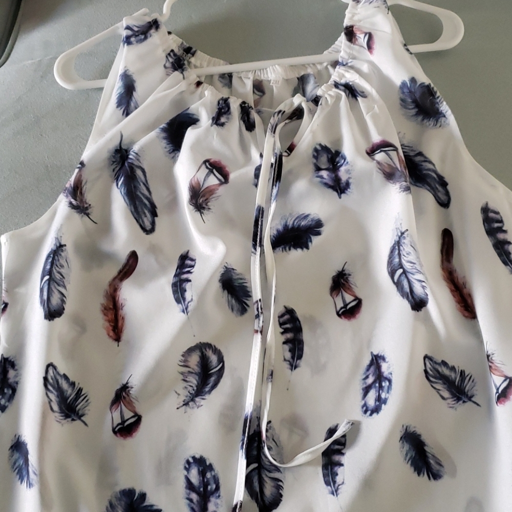 Sleeveless feathered top